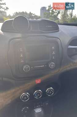 Внедорожник / Кроссовер Jeep Renegade 2017 в 