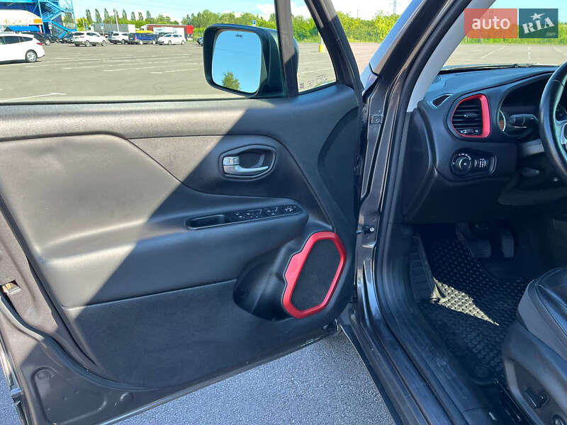 Внедорожник / Кроссовер Jeep Renegade 2016 в Ровно