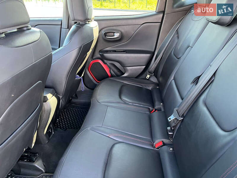Внедорожник / Кроссовер Jeep Renegade 2016 в Ровно