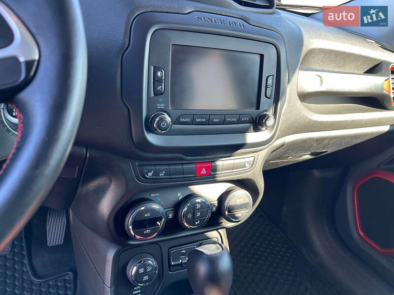 Внедорожник / Кроссовер Jeep Renegade 2016 в Ровно