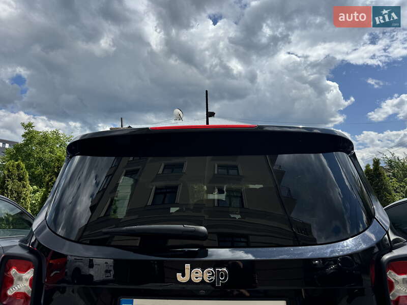Позашляховик / Кросовер Jeep Renegade 2016 в Львові