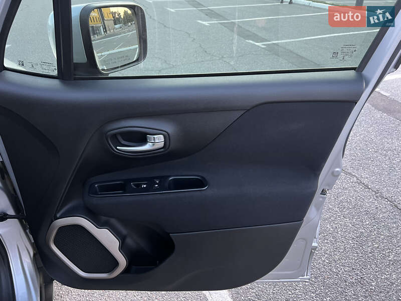 Внедорожник / Кроссовер Jeep Renegade 2016 в Киеве