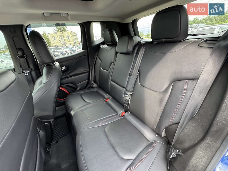 Внедорожник / Кроссовер Jeep Renegade 2016 в Стрые