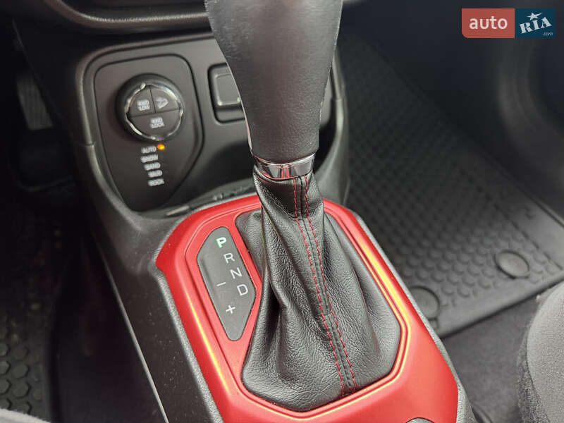 Внедорожник / Кроссовер Jeep Renegade 2016 в Стрые