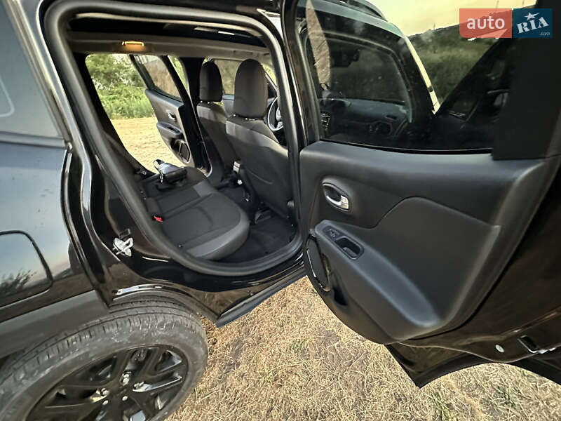 Внедорожник / Кроссовер Jeep Renegade 2018 в Одессе