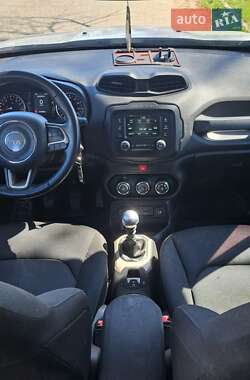 Позашляховик / Кросовер Jeep Renegade 2015 в 