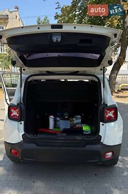 Внедорожник / Кроссовер Jeep Renegade 2016 в 