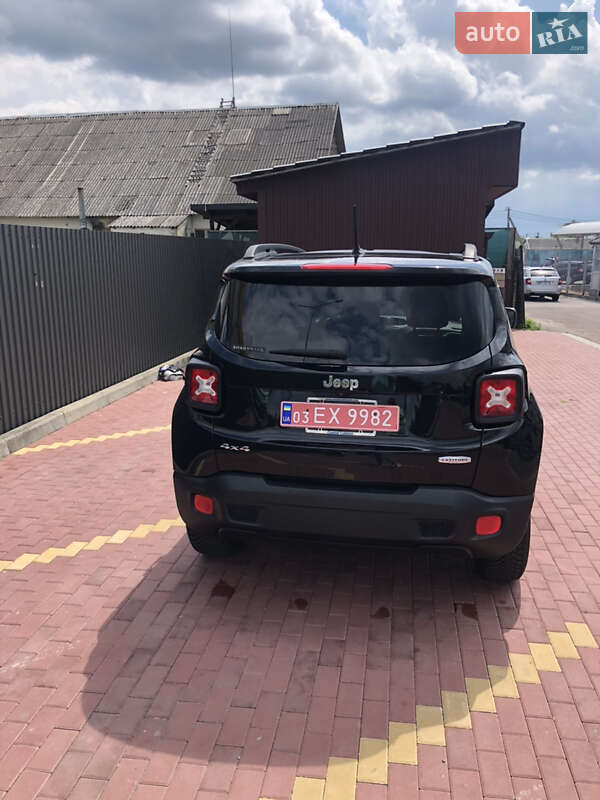 Внедорожник / Кроссовер Jeep Renegade 2016 в Сарнах