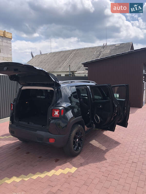 Внедорожник / Кроссовер Jeep Renegade 2016 в Сарнах