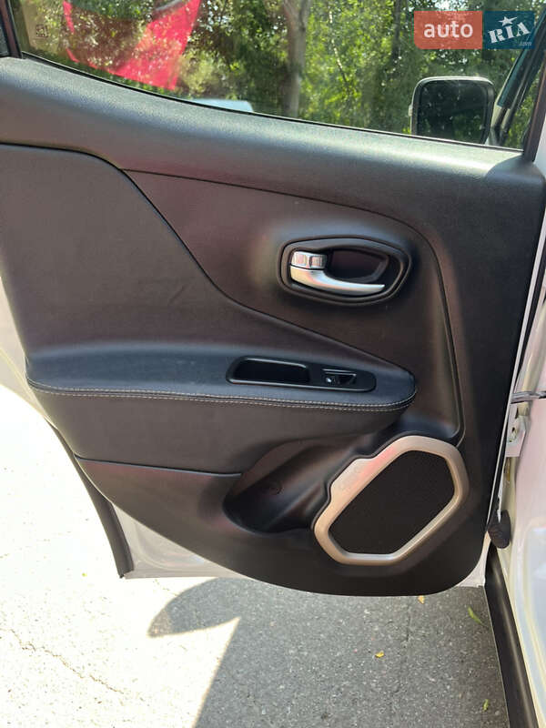 Внедорожник / Кроссовер Jeep Renegade 2015 в Кременчуге