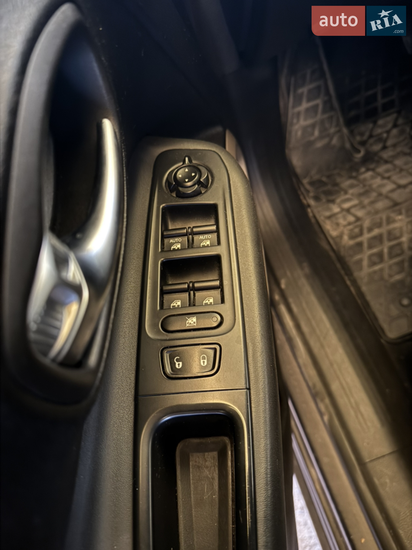 2016 Jeep Renegade - мініатюра 12