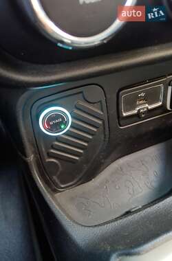 Внедорожник / Кроссовер Jeep Renegade 2015 в 
