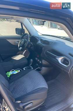 Внедорожник / Кроссовер Jeep Renegade 2015 в 