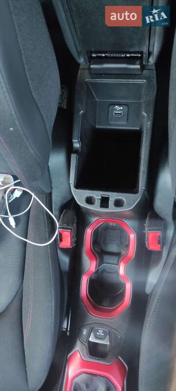 Внедорожник / Кроссовер Jeep Renegade 2017 в Киеве