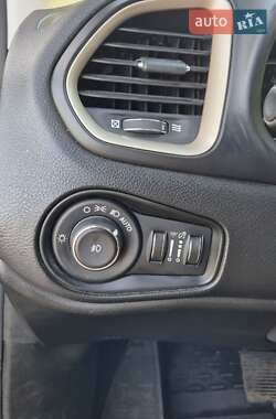 Внедорожник / Кроссовер Jeep Renegade 2015 в 