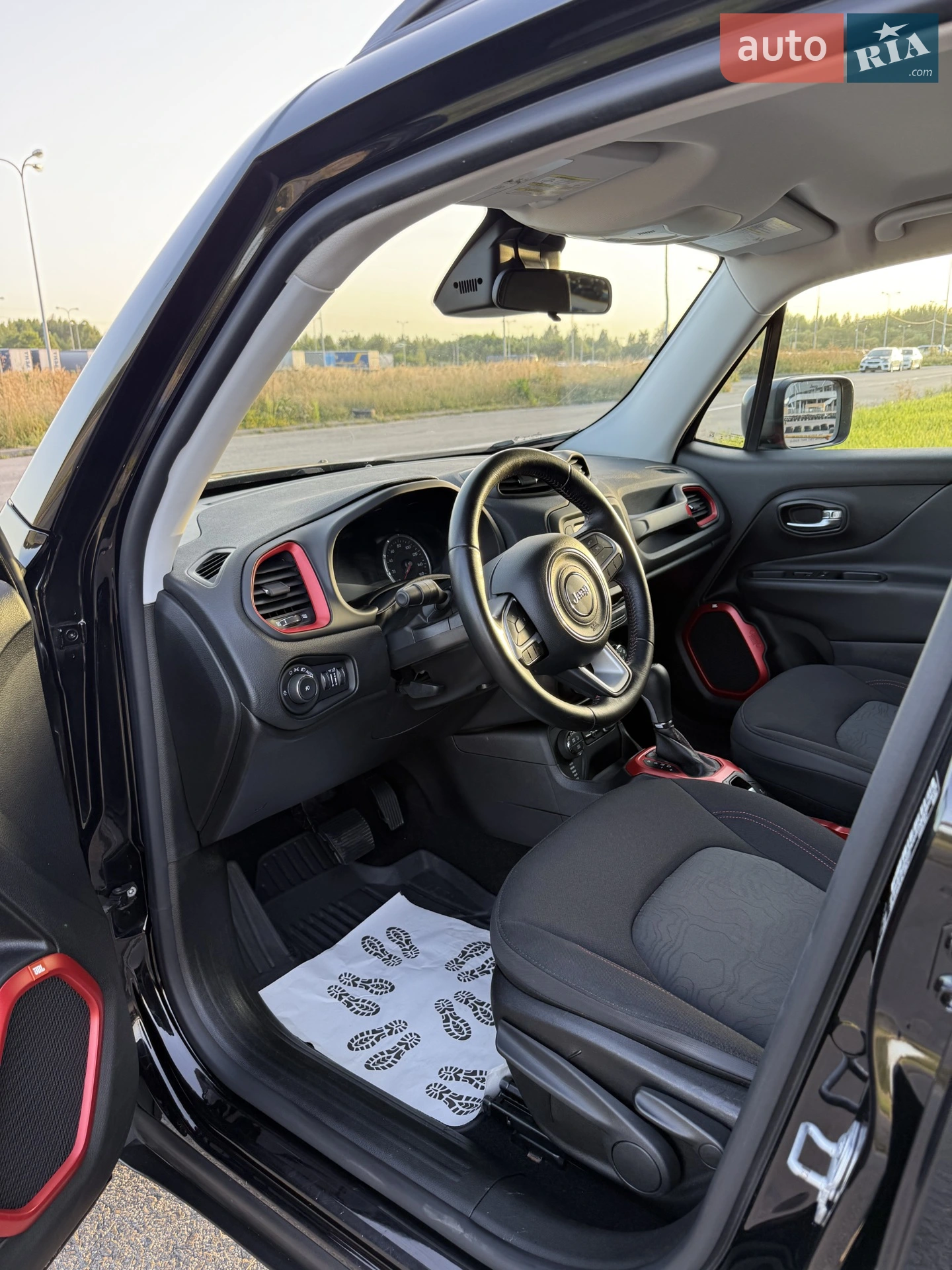2015 Jeep Renegade - мініатюра 15