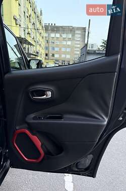 Позашляховик / Кросовер Jeep Renegade 2015 в Львові
