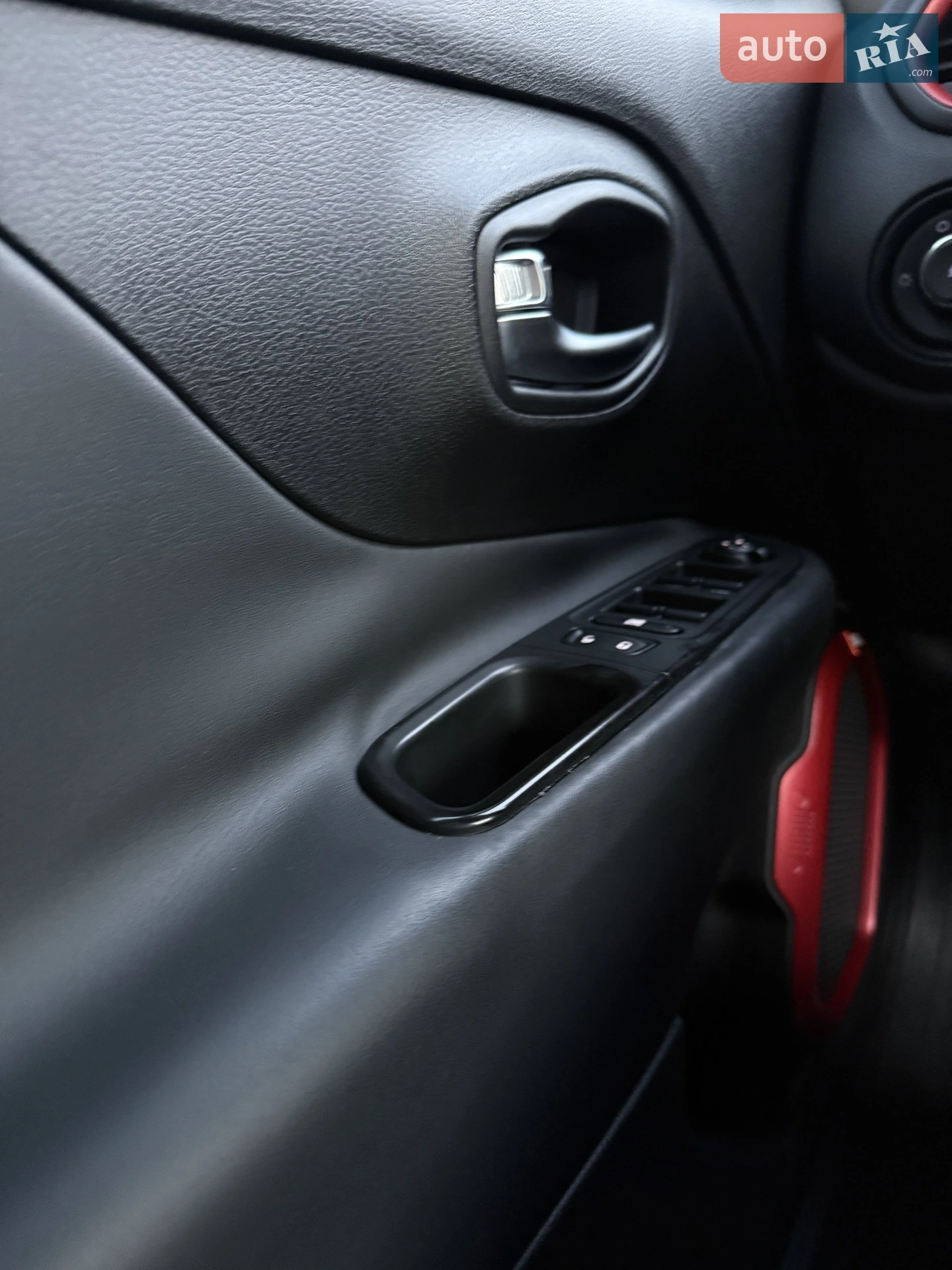 2015 Jeep Renegade - мініатюра 14