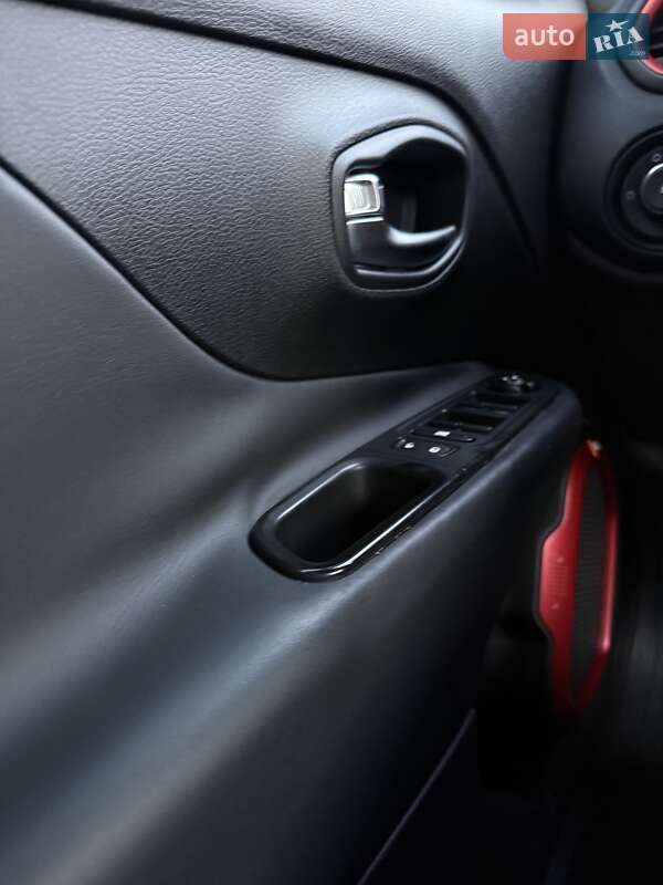 Внедорожник / Кроссовер Jeep Renegade 2015 в Львове фото 14 Внедорожник / Кроссовер Jeep Renegade 2015 в Львове