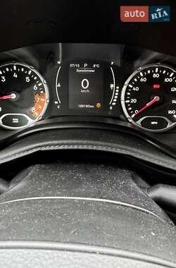 Внедорожник / Кроссовер Jeep Renegade 2015 в 