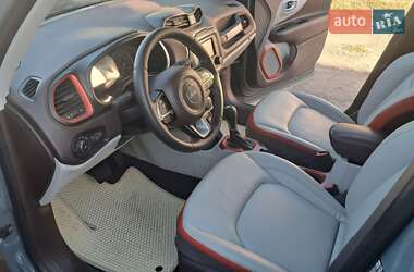Внедорожник / Кроссовер Jeep Renegade 2017 в 