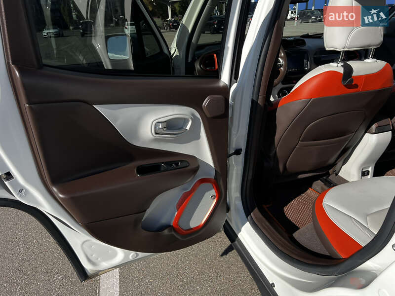 Внедорожник / Кроссовер Jeep Renegade 2016 в Киеве