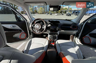 Внедорожник / Кроссовер Jeep Renegade 2016 в 
