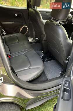 Внедорожник / Кроссовер Jeep Renegade 2016 в 