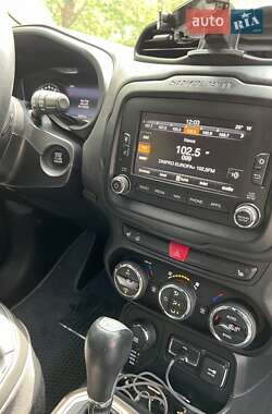 Внедорожник / Кроссовер Jeep Renegade 2016 в 