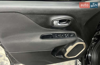 Внедорожник / Кроссовер Jeep Renegade 2015 в 
