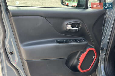Внедорожник / Кроссовер Jeep Renegade 2016 в 