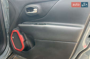 Внедорожник / Кроссовер Jeep Renegade 2016 в 