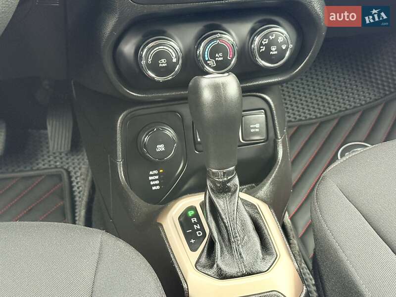 Внедорожник / Кроссовер Jeep Renegade 2016 в Харькове
