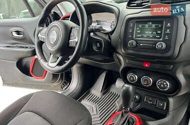 Внедорожник / Кроссовер Jeep Renegade 2015 в 