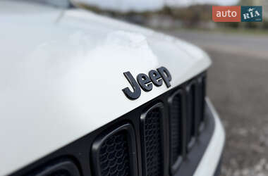 Внедорожник / Кроссовер Jeep Renegade 2016 в 