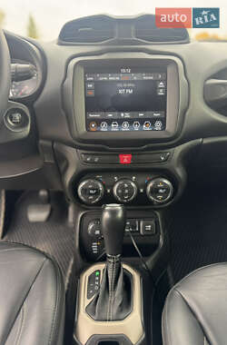 Внедорожник / Кроссовер Jeep Renegade 2016 в 
