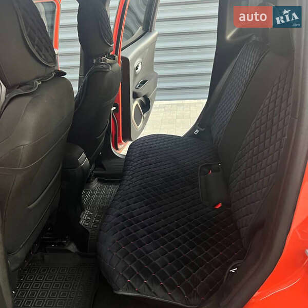 Внедорожник / Кроссовер Jeep Renegade 2015 в Черкассах