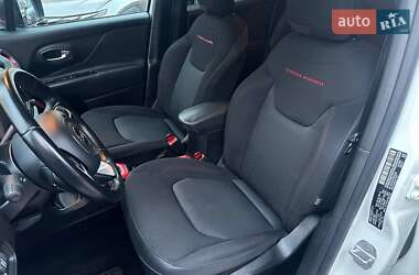 Внедорожник / Кроссовер Jeep Renegade 2016 в 