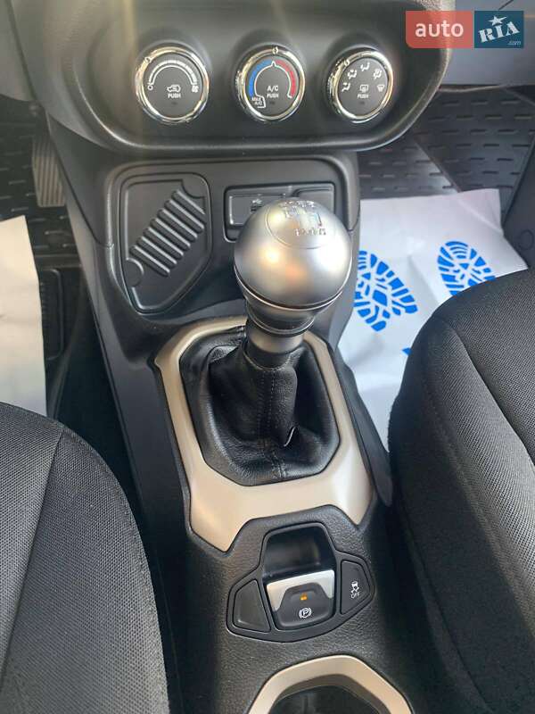 Внедорожник / Кроссовер Jeep Renegade 2015 в Ивано-Франковске