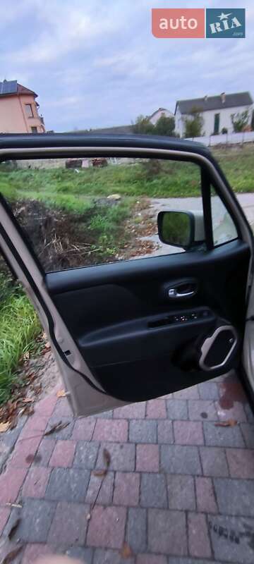 Внедорожник / Кроссовер Jeep Renegade 2016 в Николаеве