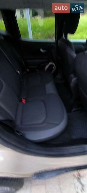 Внедорожник / Кроссовер Jeep Renegade 2016 в Николаеве