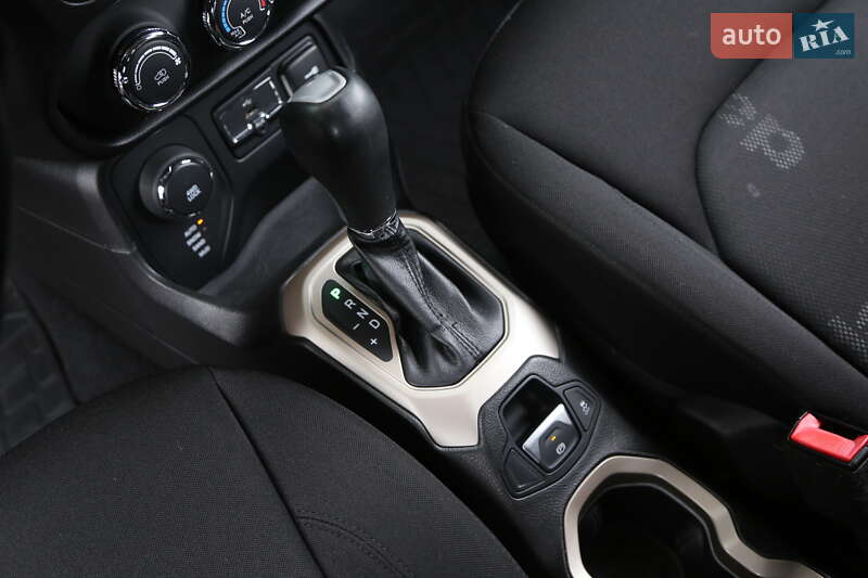 Внедорожник / Кроссовер Jeep Renegade 2015 в Киеве