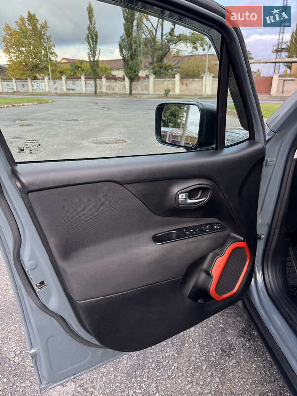 Внедорожник / Кроссовер Jeep Renegade 2018 в Киеве