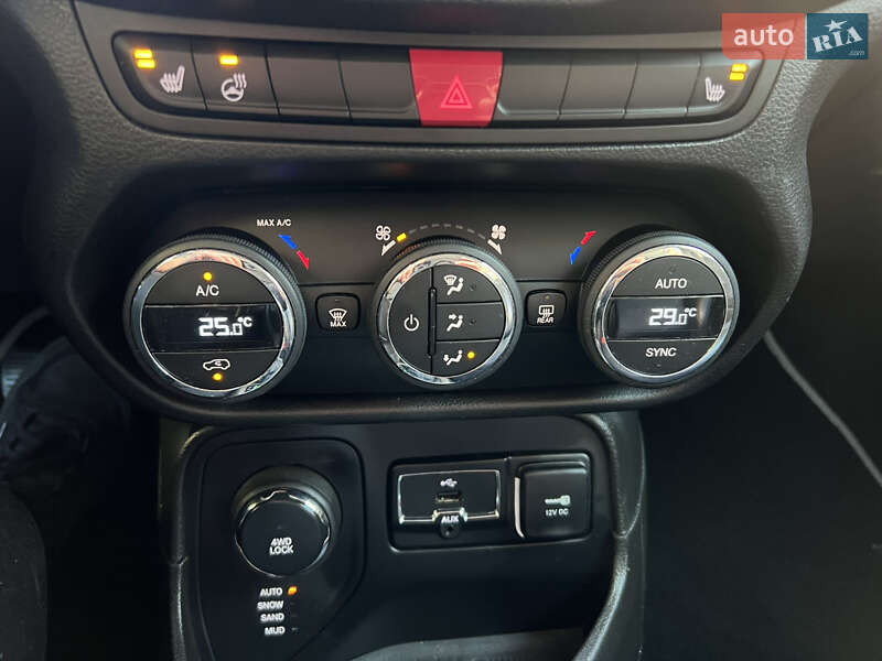 Позашляховик / Кросовер Jeep Renegade 2016 в Києві