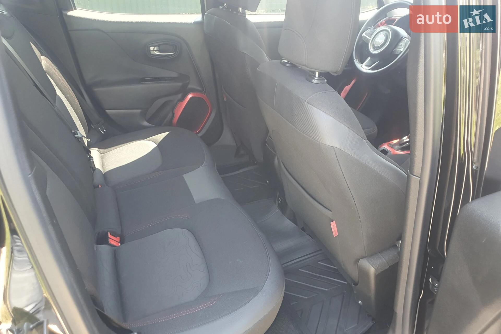 2015 Jeep Renegade - мініатюра 8