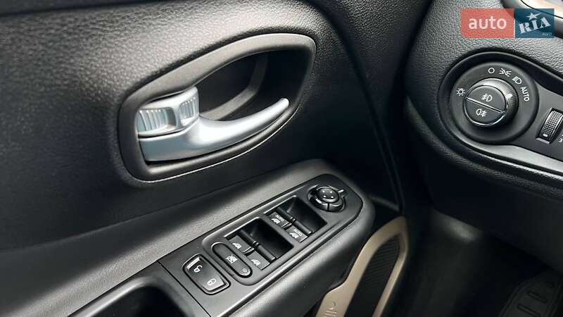 Позашляховик / Кросовер Jeep Renegade 2017 в Львові