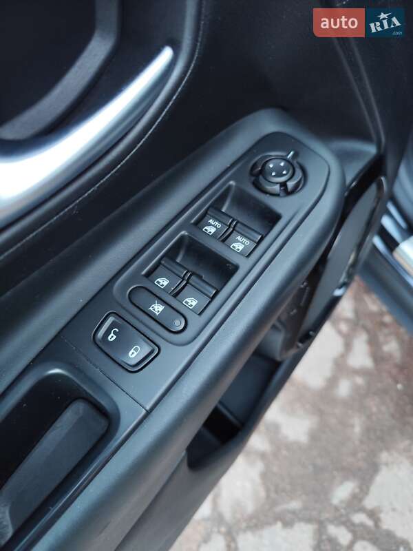 Внедорожник / Кроссовер Jeep Renegade 2016 в Чернигове фото 21 Внедорожник / Кроссовер Jeep Renegade 2016 в Чернигове