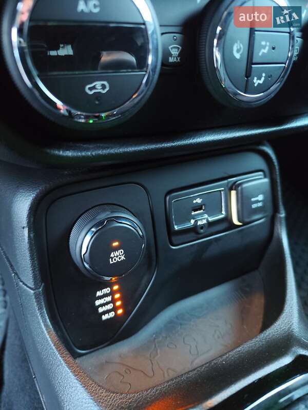 Внедорожник / Кроссовер Jeep Renegade 2016 в Чернигове фото 28 Внедорожник / Кроссовер Jeep Renegade 2016 в Чернигове