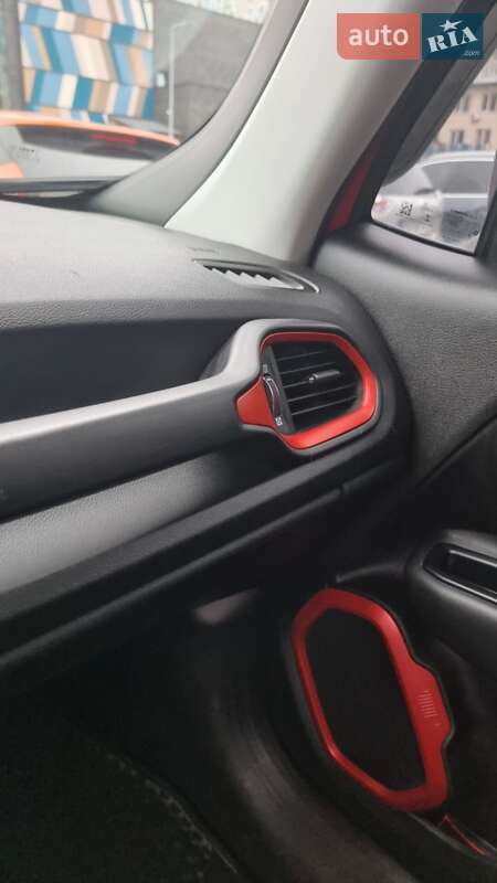 Внедорожник / Кроссовер Jeep Renegade 2018 в Киеве фото 24 Внедорожник / Кроссовер Jeep Renegade 2018 в Киеве