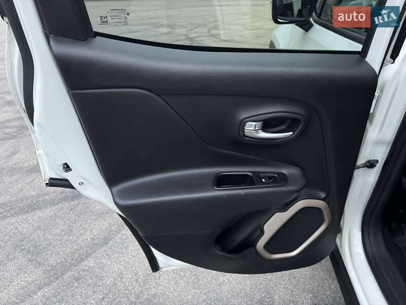 Внедорожник / Кроссовер Jeep Renegade 2016 в Киеве